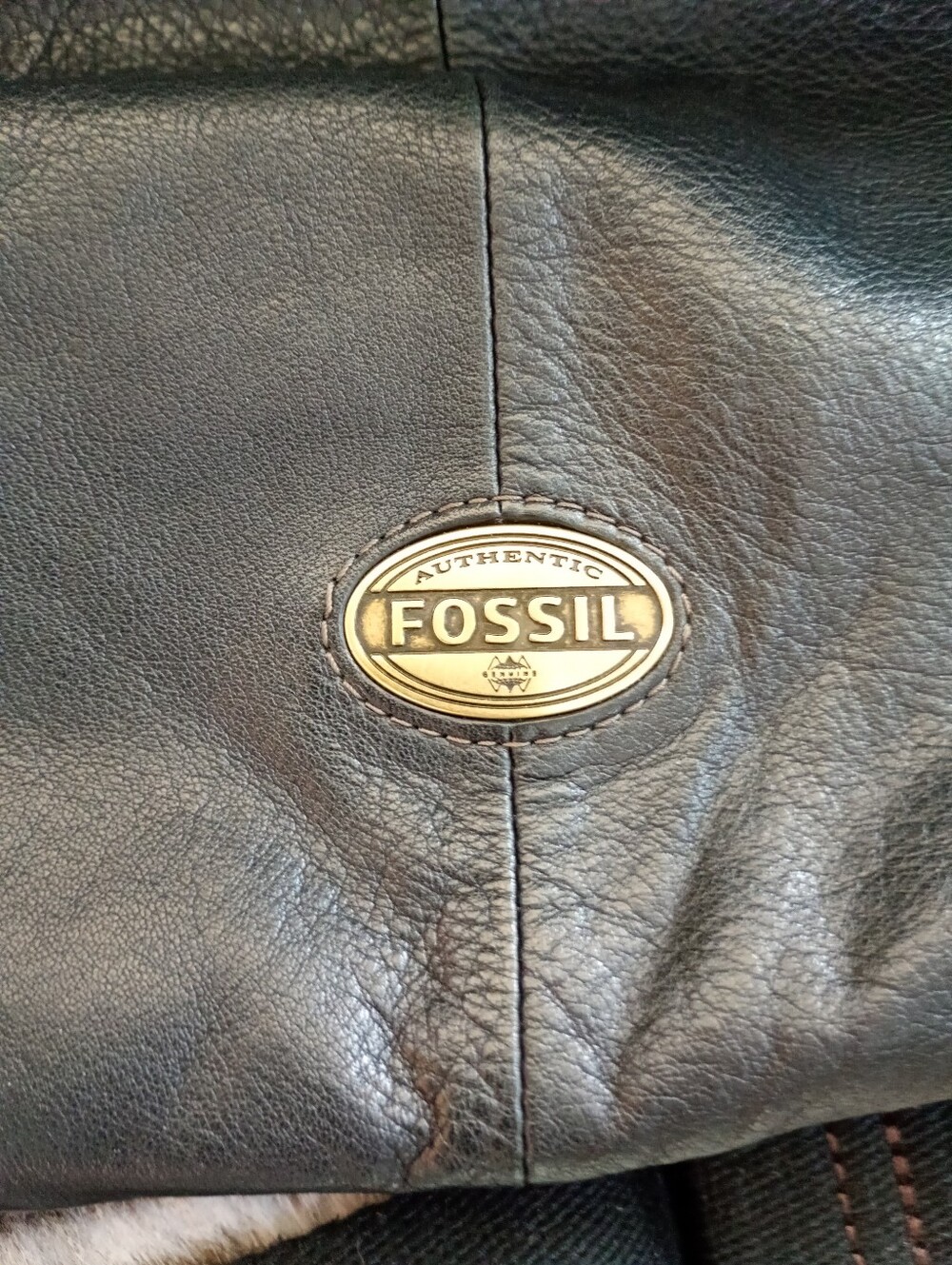 Fossil | Black Leather Large Slouchy Explorer Tote with Brass Logo Plaque - Picture 4 of 14